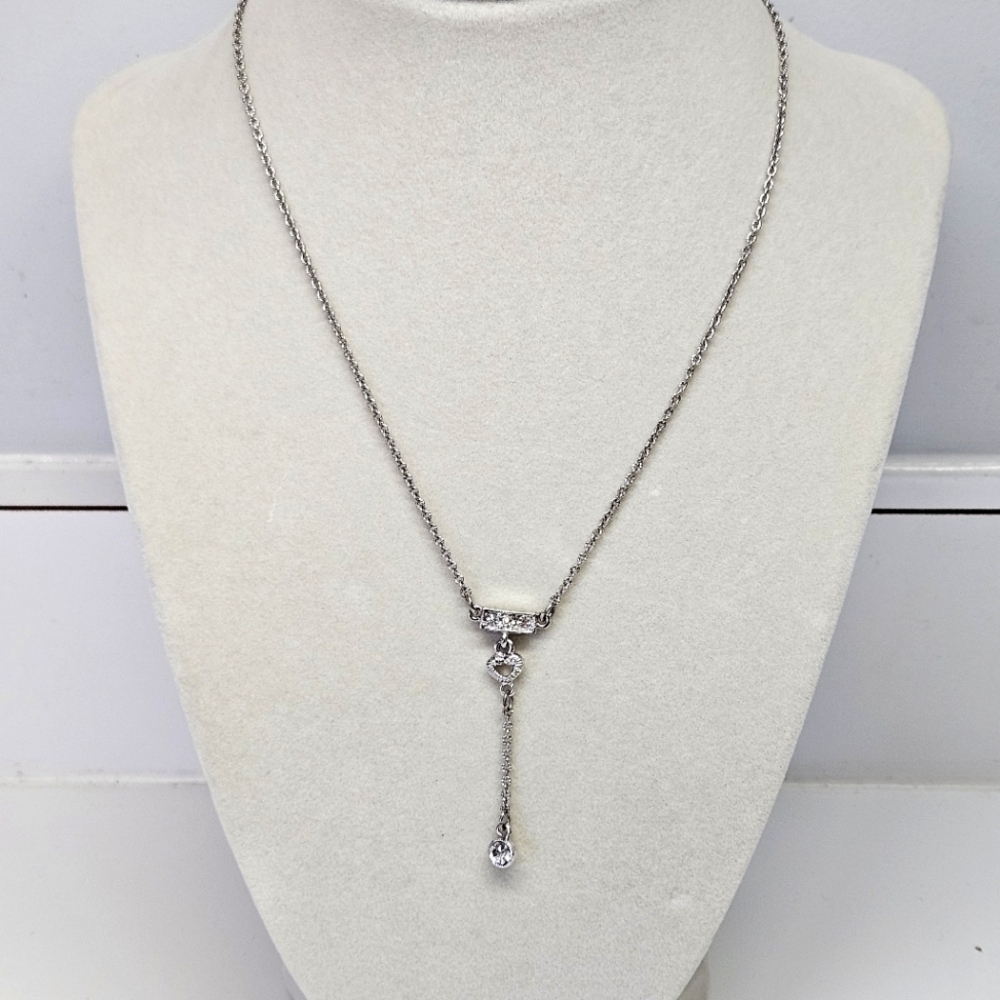 VINTAGE Napier Dainty Silver Tone Rhinestone Heart Lariat Drop Signed Necklace